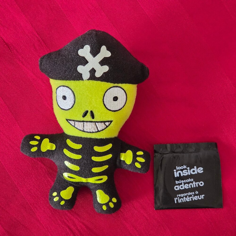 2006 PIRATES OF THE CARIBBEAN, GLOW IN THE DARK SKELETON TOY, MINT IN THE PACKAG